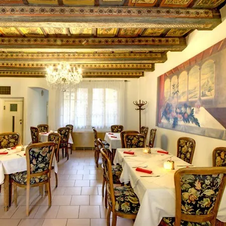 Отель Red Lion 4*