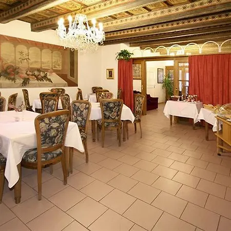 Отель Red Lion 4*
