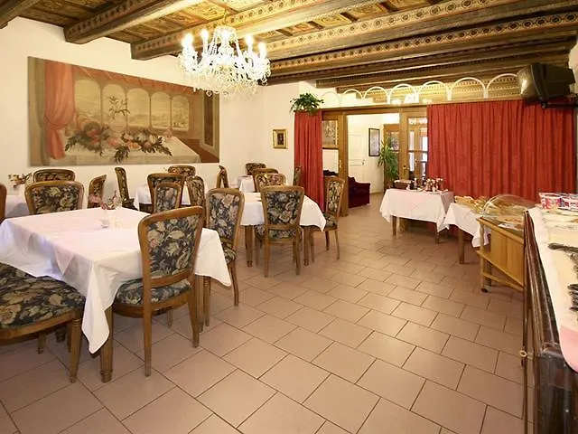 فندق Red Lion 4*